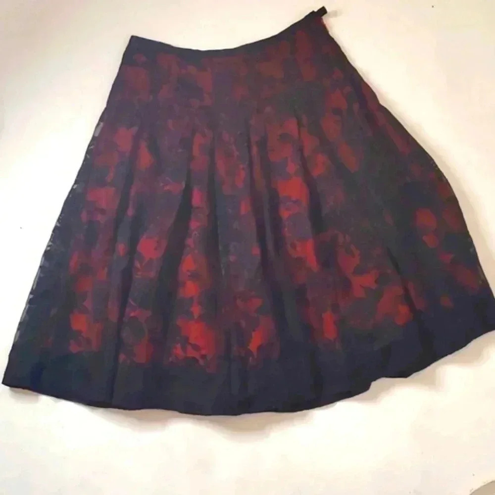 Top-Do flared plead Skirt Sz 38/M lace  &Satin Burnt Velvet Maroon/ Black Preppy